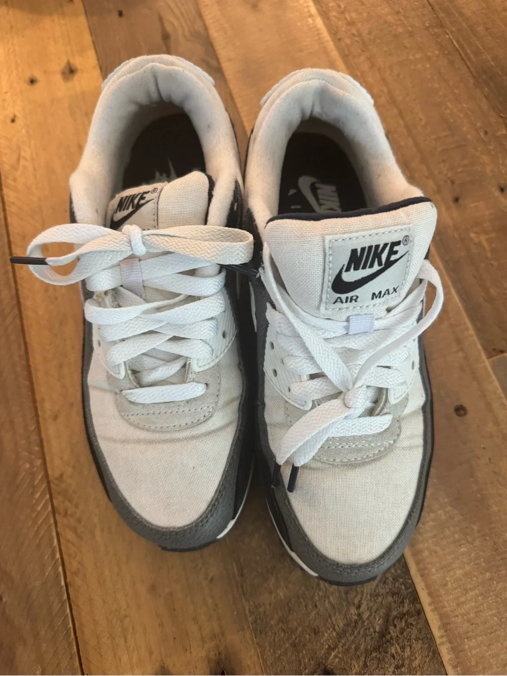 Nike Air Max Size 6 (women’s size 7 1/2)